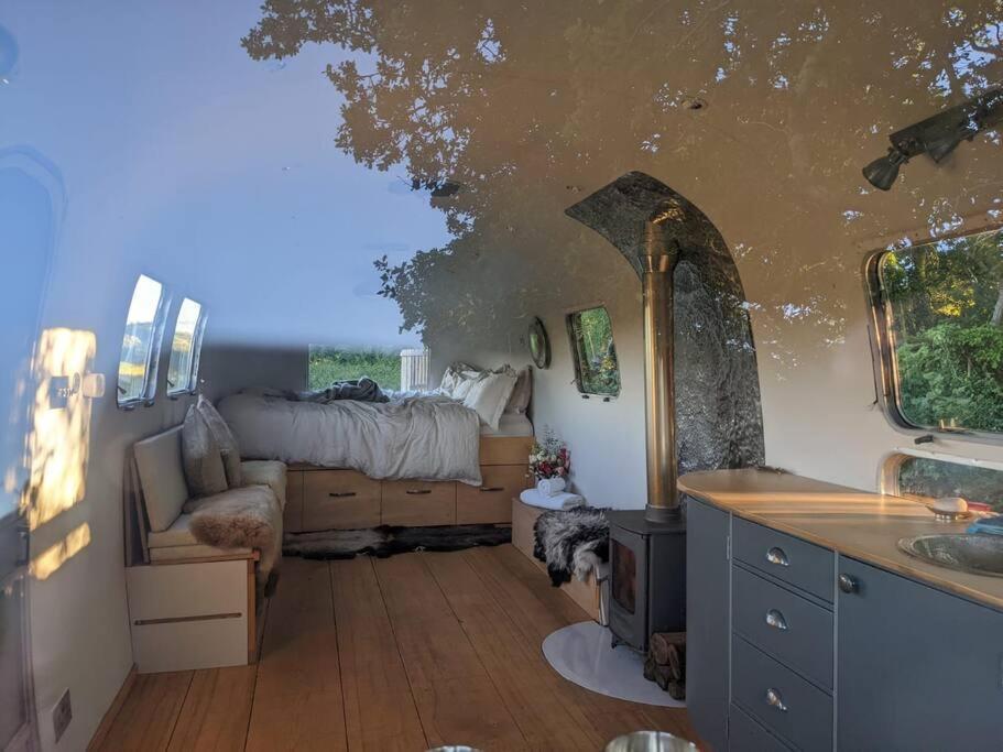 Airstream, Vintage American Caravan & Hottub Ashburton Exterior foto