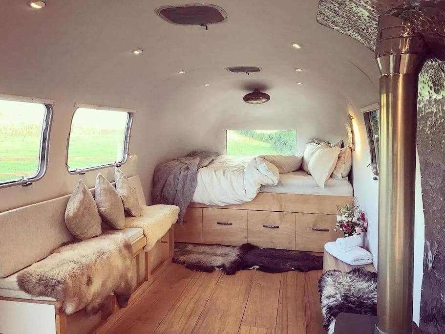 Airstream, Vintage American Caravan & Hottub Ashburton Exterior foto